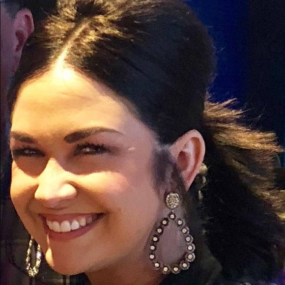 Meet your Posher, Courtney - Picture 1 of 1